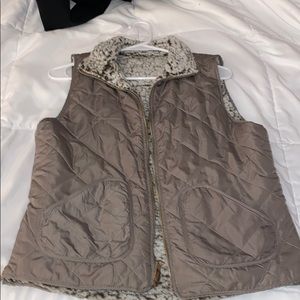 Reversible sheep vest